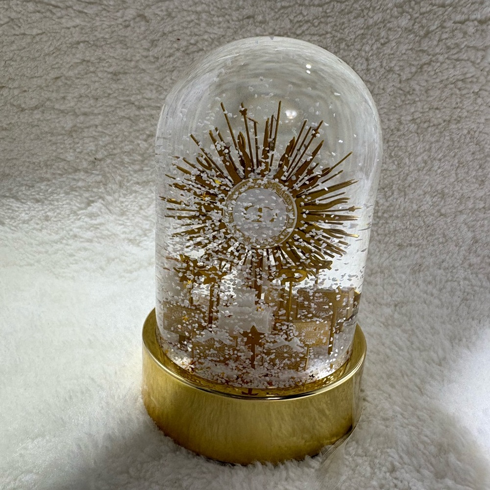 Dior gift 2024 Christmas  snow Globe - Picture 6 of 9